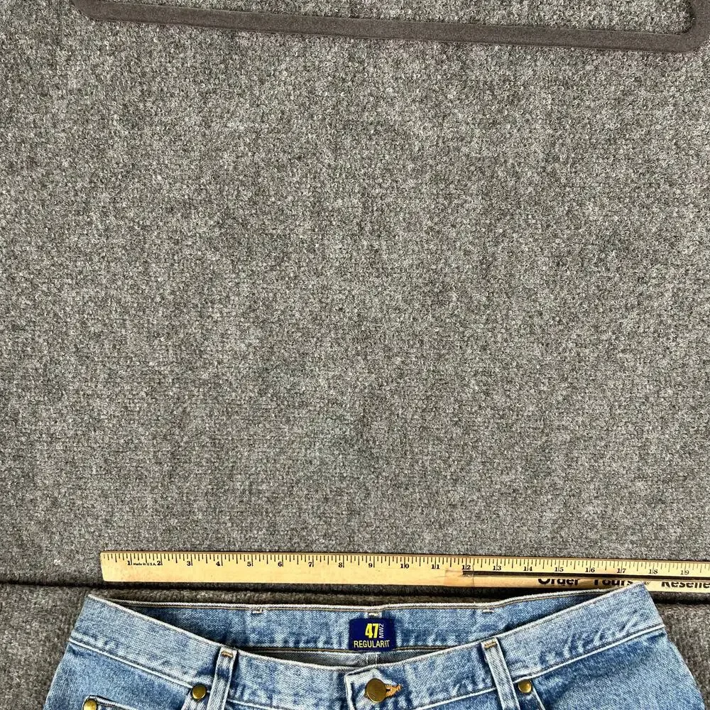 Wrangler Jeans Mens Size 36x30 Light‎ Wash Blue Straight Leg Classic Denim